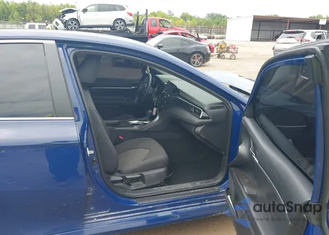 2023 Toyota Camry Le z USA, uszkodzony, nr VIN 4T1C11AK2PU085308